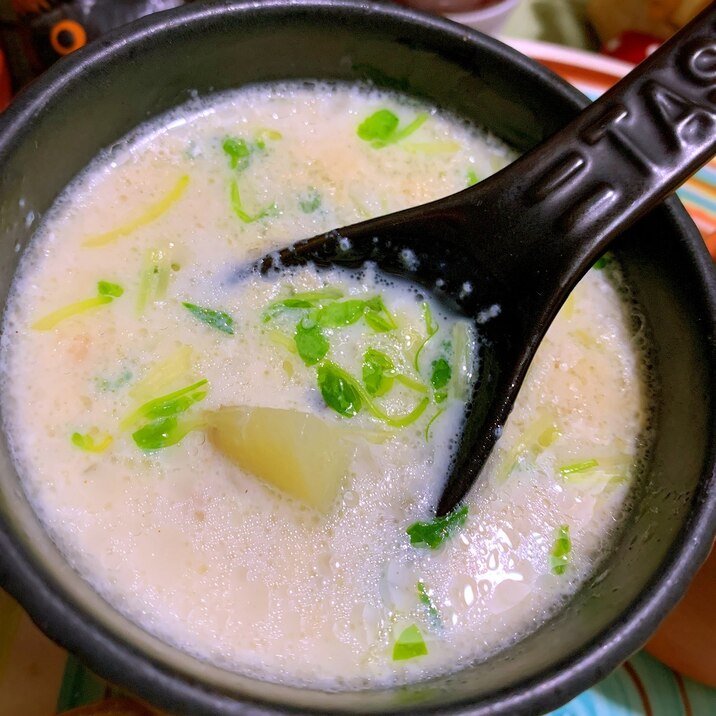 じゃが豆雑穀のツナ入り豆乳スープ